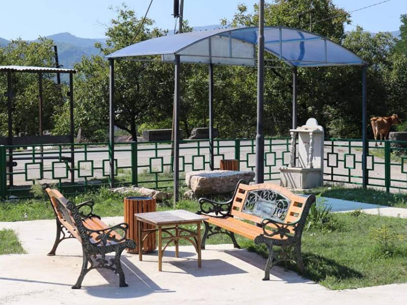 სოფელ ქვედა ცაგერში დასრულდა ახალი სკვერის კეთილმოწყობის სამუშაოები.